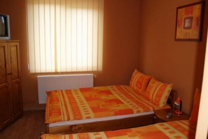 Double room + 2 single beds